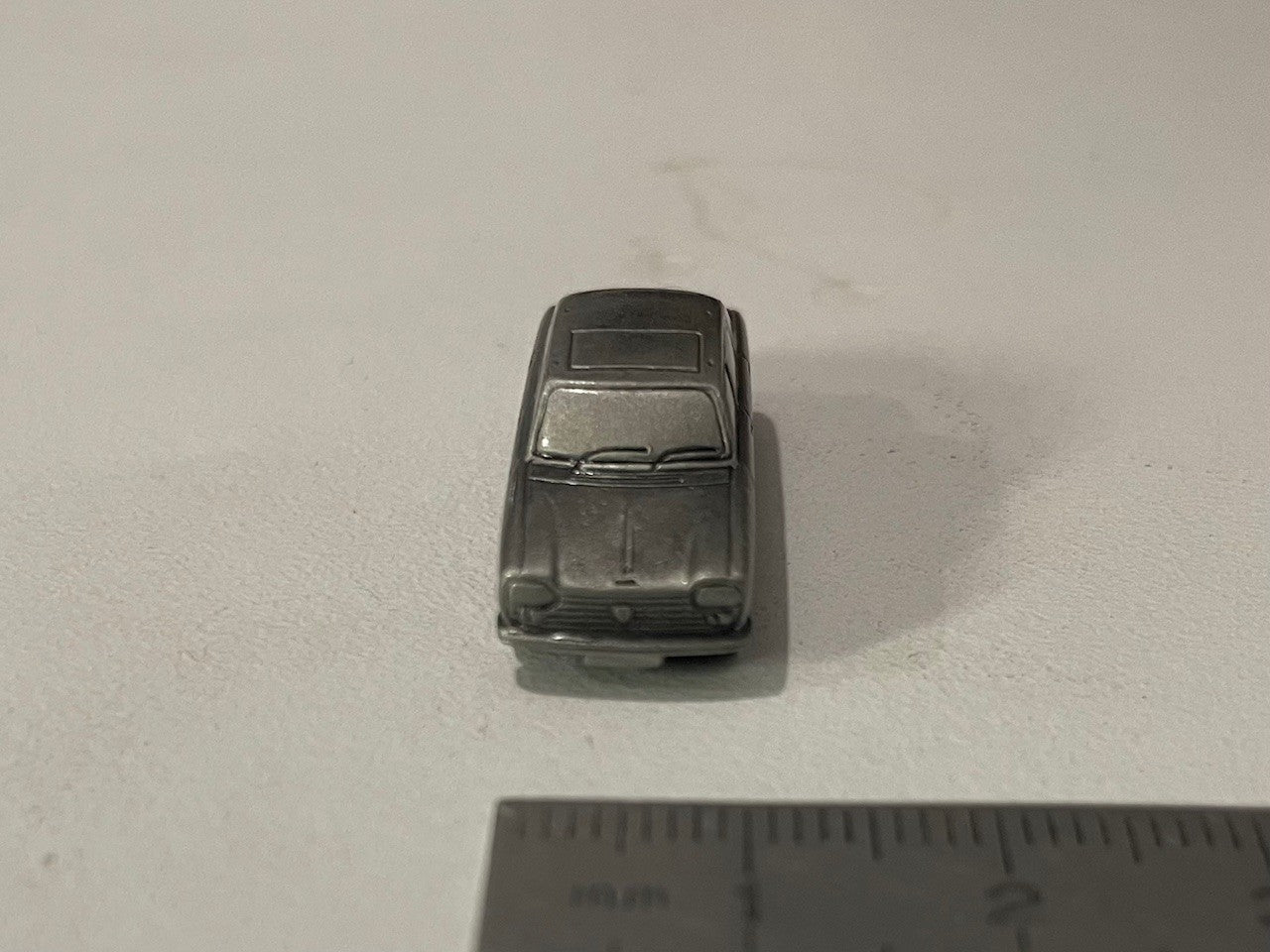 Miniature Peugeot 204 de 1967 vernie