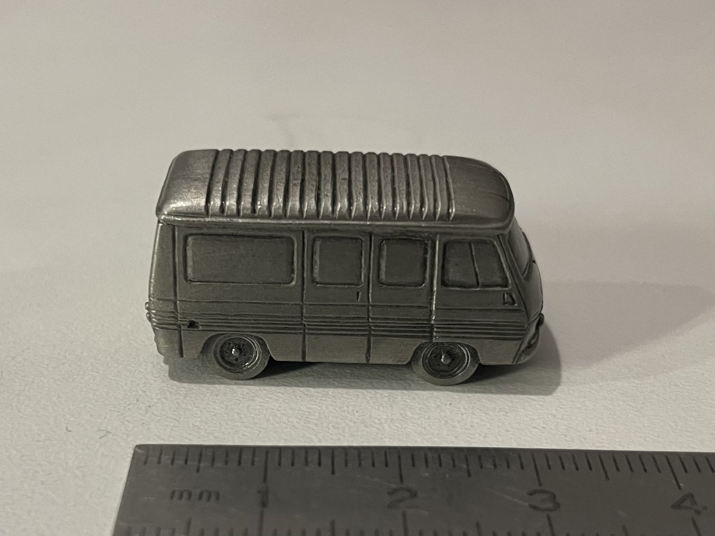 Miniature Peugeot J7 de 1965 vernie