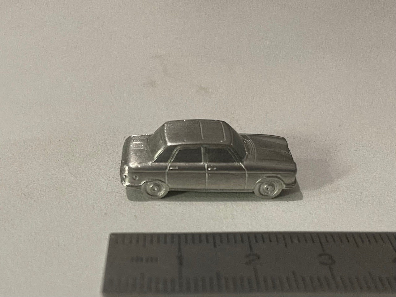 Miniature Peugeot 204 de 1967 brute
