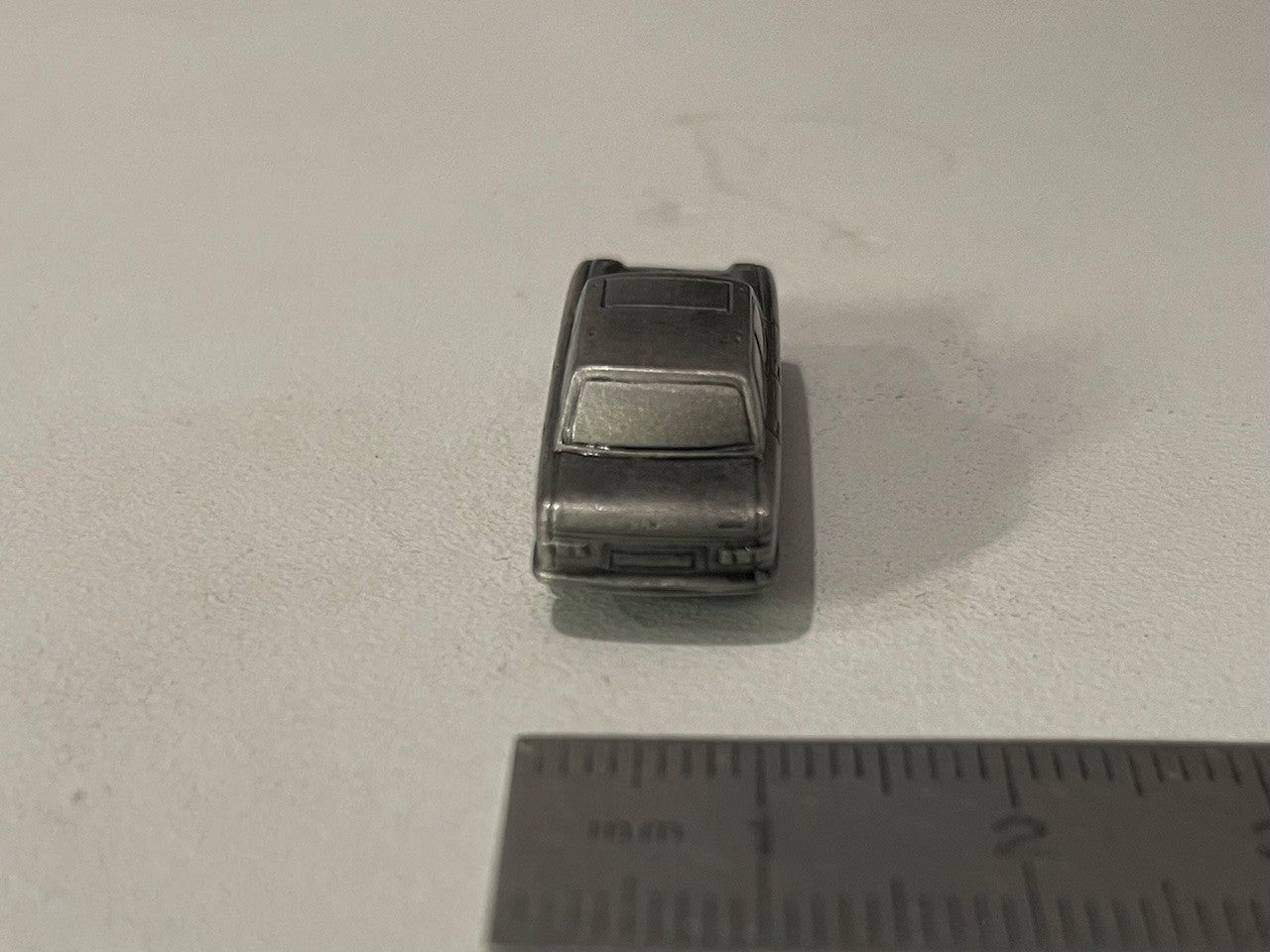Miniature Peugeot 204 de 1967 vernie