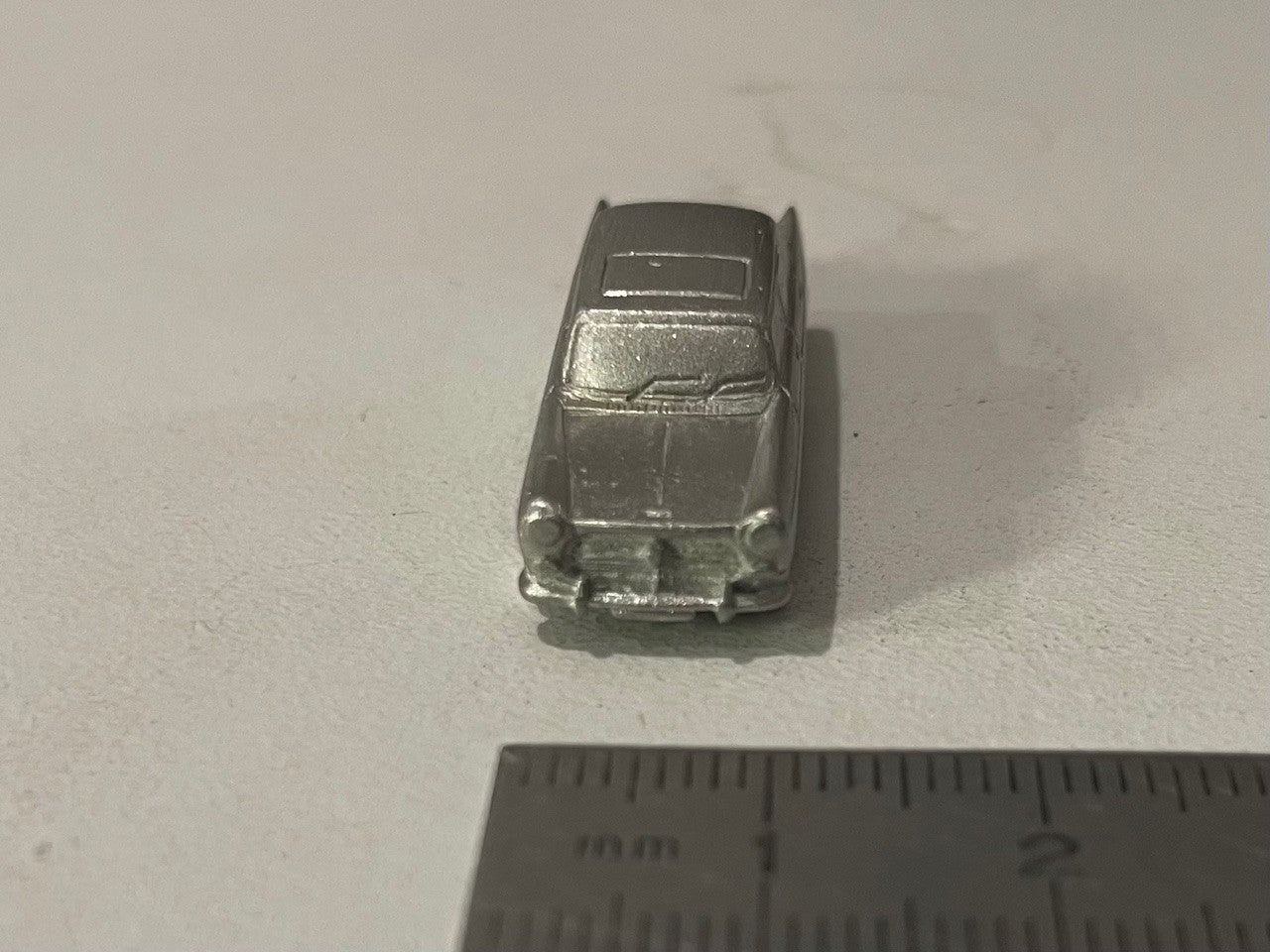 Miniature Peugeot 404 de 1961 brute