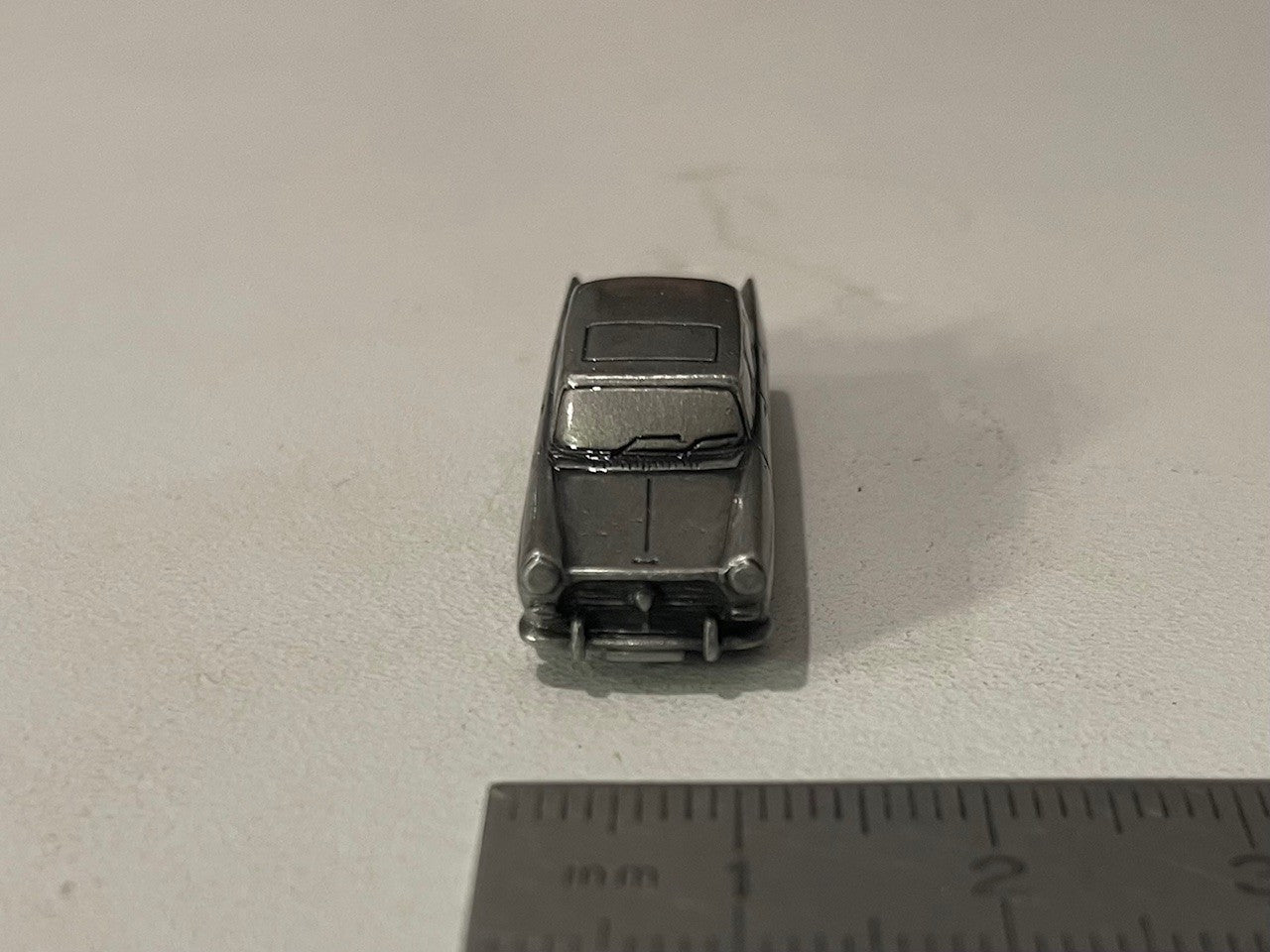 Miniature Peugeot 404 de 1961 vernie