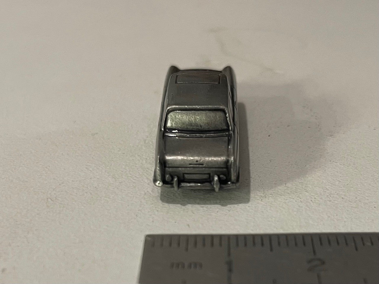 Miniature Peugeot 404 de 1961 vernie