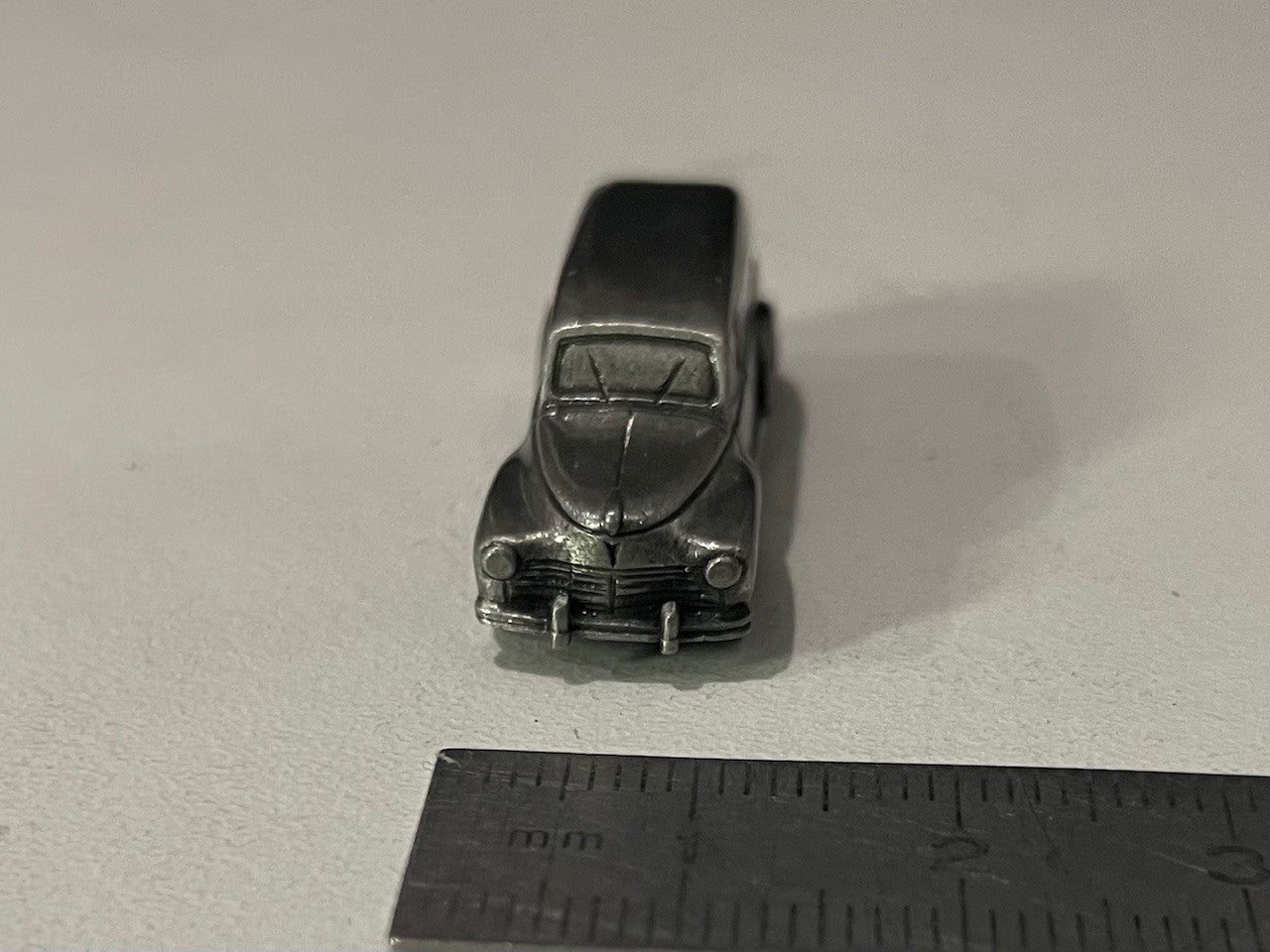 Miniature Peugeot 203 fourgon de 1954 vernie