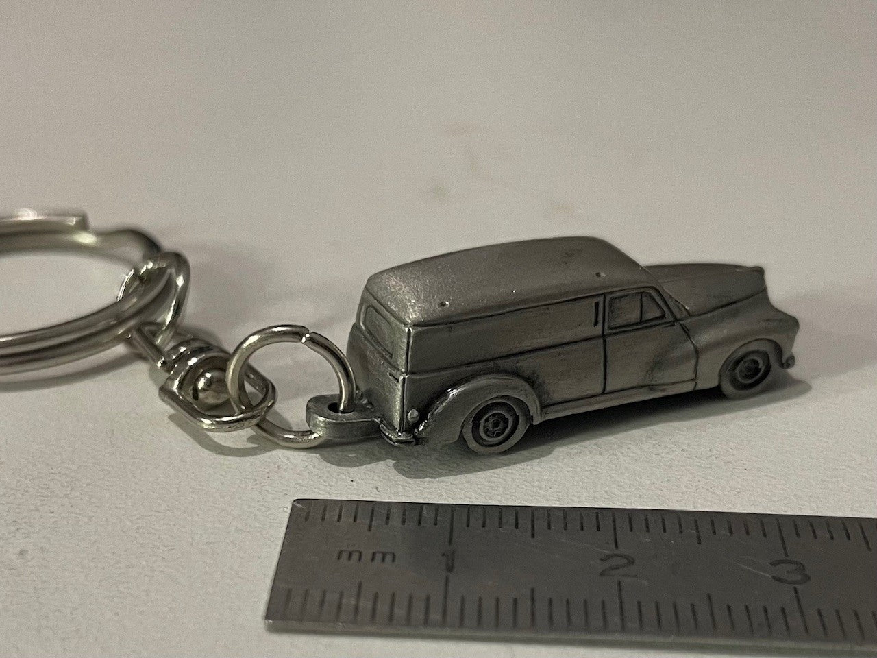 Porte-clés Peugeot 203 fourgon de 1954