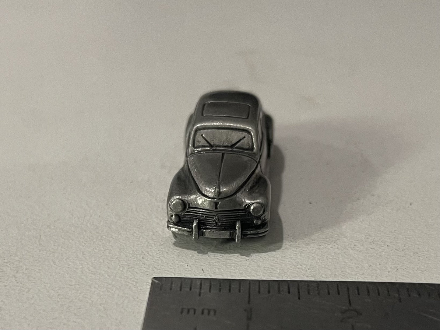 Miniature Peugeot 203 de 1957 vernie